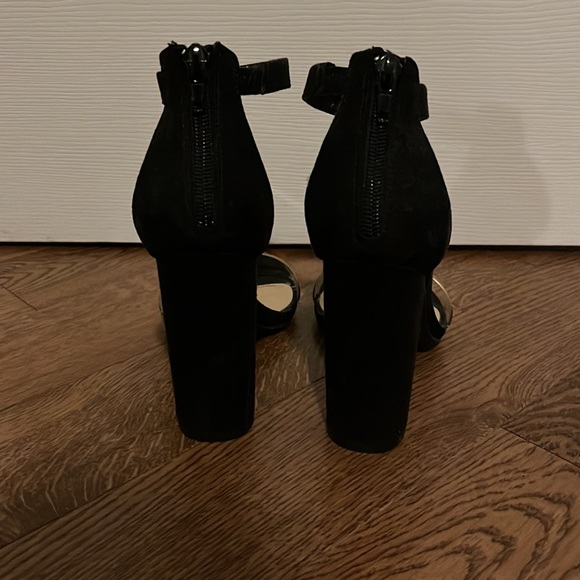 Heeled black opened toed shoes - Picture 3 of 3